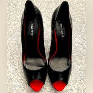 NINE WEST Black Peep Toe Pump w/ Red Satin Toe & Sole - SZ 10M